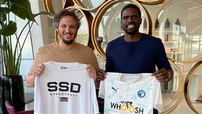 لقاء من نوع خاص بين ممدوح عيد وأسطورة NBA لول دينج