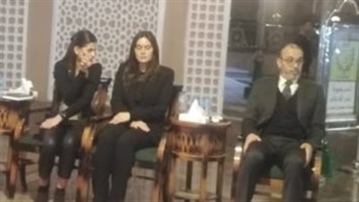 بدء عزاء والدة رشا مهدي.. طارق لطفي وبشرى أول الحضور (صور)