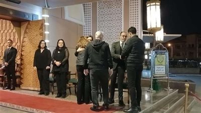 كندة علوش وآيتن ووفاء عامر يقدمون العزاء لـ رشا مهدي في والدتها (صور)