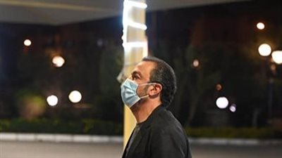 طارق لطفي وعمرو يوسف في عزاء والدة رشا مهدي (صور)