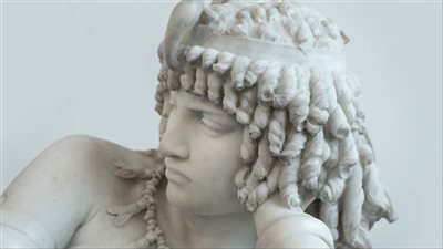 كيف ساهمت كليوباترا في تغيير مسار العلوم الطبية والكيميائية؟