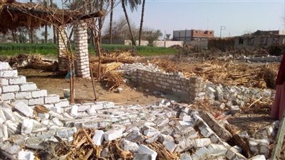 إزالة 5 تعديات بالبناء المخالف في مركز ديرمواس بالمنيا