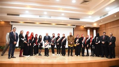 محافظ بورسعيد يكرم متدربي ومسئولي مبادرة أمل لضعاف السمع 