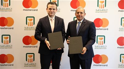 استكمالا لشراكته الاستراتيجية.. البنك الأهلي المصري يجدد التعاون مع شركة ماستر كارد