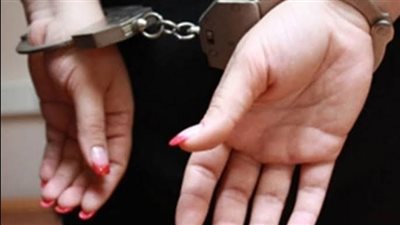 القبض علي ربة منزل تسببت في وفاة طفلتها بـ15 مايو