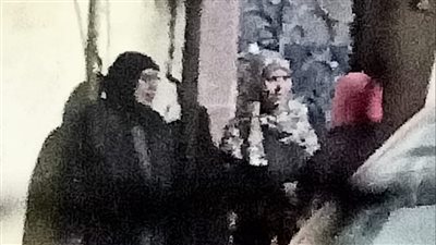 الجيران يفجرون مفاجأة بشأن حادث إطلاق أمين الشرطة النار على زوجته وأسرتها