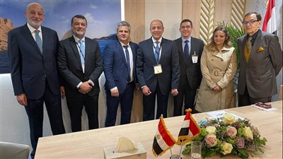 الفريق محمد عباس حلمى يشهد توقيع بروتوكولات تعاون لمصر للطيران وإير كايرو