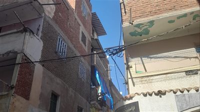 بعد ثلاث رصاصات أطلقها والده عليه.. نجل أمين الشرطة يدعي الموت ليتركه