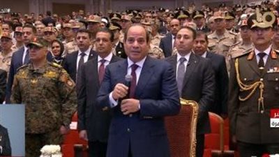 الرئيس السيسي يشاهد فقرات فنية وغنائية ضمن الندوة التثقيفية للقوات المسلحة