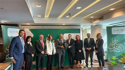 شركة فيزا تمنح البنك الأهلي المصري جائزة الأسرع نموًا في مصر