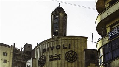 سينما ريفولى.. أبرز معالم القاهرة الخديوية تتعرض لغزو الباعة الجائلين