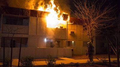  السيطرة على حريق ضخم فى مخزن بلاستيك بالمنيا 