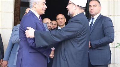 وزير القوى العاملة يتفقد لجنتي الأوقاف والشهر العقاري