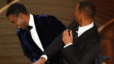 جيمي كيميل يسخر من واقعة صفع ويل سميث وكريس روك في أوسكار العام الماضي 