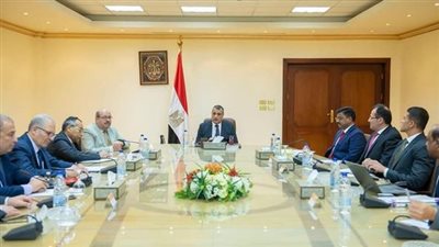 وزير الإنتاج الحربي يبحث مع وفد شركة 