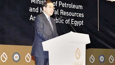 وزير البترول يتفقد تطورات المركز القومى للتحكم فى الشبكة القومية للغازات