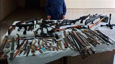 سقوط رجال أعمال وبحوزته ترسانة أسلحة نارية بالتجمع الخامس