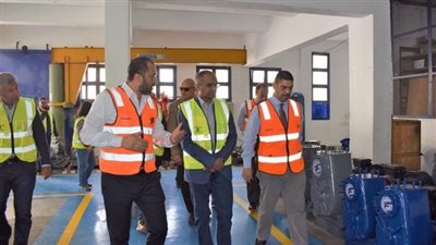 نائب وزيرالإسكان يزور مصنعين لإنتاج المهمات المطلوبة لتنفيذ مشروعات مياه الشرب والصرف