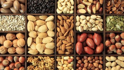 المكسرات أداة فعّالة للوقاية من النوبات القلبية