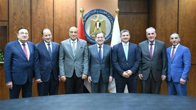 وزير البترول يستقبل وفدًا من مجلس النواب الأردني