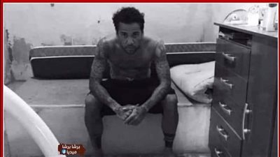 داني ألفيس يضرب عن الطعام في السجن 