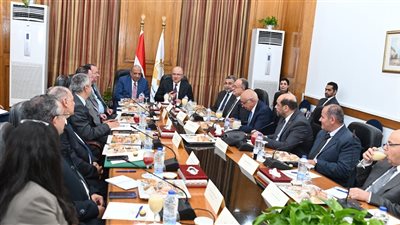 وزير قطاع الأعمال العام يلتقي أعضاء اتحاد الصناعات المصرية برئاسة محمد السويدي