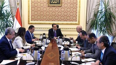 رئيس الوزراء يتابع التوجهات المستقبلية لدعم قطاع المشروعات الصغيرة