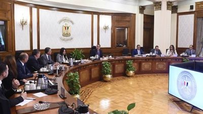 رئيس الوزراء يلتقي رئيس هيئة الاستثمار ونوابه الثلاثة الجُدد