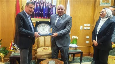 البنك الزراعي المصري يواصل مسيرة قوافل الخير لتوزيع المساهمات الغذائية على الأسر الأكثر احتياجا 