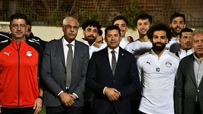 وزير الشباب والرياضة يلتقي لاعبى المنتخب الوطنى لكرة القدم