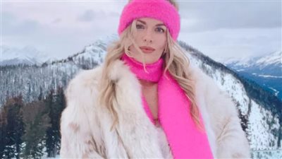 تبلغ 37 عاما وتشكو العزوبية وتنتظر العريس!