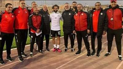 محمد صلاح يؤازر منتخب مصر الأولمبي قبل لقاء زامبيا 