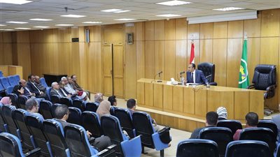 نائب محافظ المنيا يتابع محاور الخطة السكانية خلال اجتماع المجلس الإقليمي للسكان
