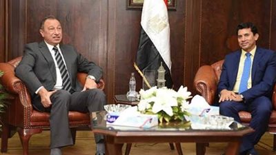 وزير الشباب والرياضة: قمت بمساعدة النادى الاهلى لحضور 50 الف مشجع مباراة الهلال السودانى