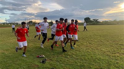 المنتخب الأولمبي يؤدى تدريبه الأول فى زامبيا.. وميكالى مصدوم من ملعب نيدولا