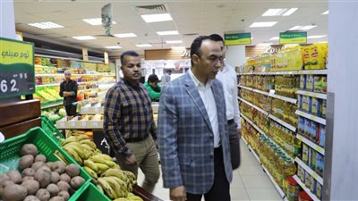نائب محافظ المنيا يقود حملة لضبط الأسعار 