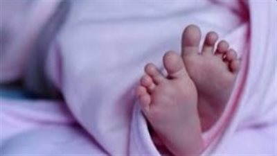 العثور على طفل رضيع داخل كيس معلق في موتوسيكل بجوار محطة قنا