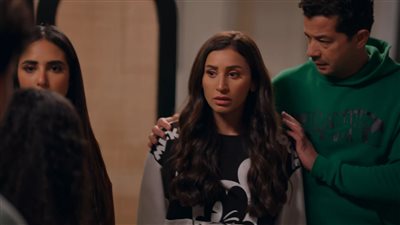 كامل العدد.. دينا الشربيني في تحدي للسيطرة على 7 أولاد