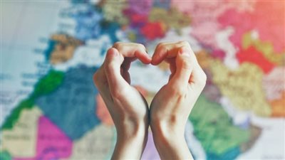 حب الوطن وتعزيز العلاقات الاجتماعية والاستقرار