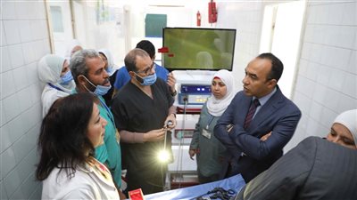 نائب محافظ المنيا يتسلم عدد من الأجهزة الطبية المتنوعة لدعم مستشفى مطاي 