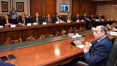 وزير الطيران المدنى يعقد اجتماعا لمتابعة أعمال اللجنة العليا لأمن وتسهيلات الطيران