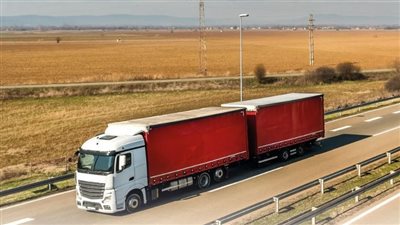 السعودية: هذه اشتراطات عمل الشاحنات ذات المقطورة المزدوجة