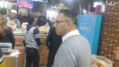 تفاصيل تحرير 4 محاضر والتحفظ على دقيق وسكر بصندفا