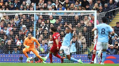 صلاح يسجل في تعادل ليفربول مع مانشستر سيتي ويحقق رقم قياسي جديد