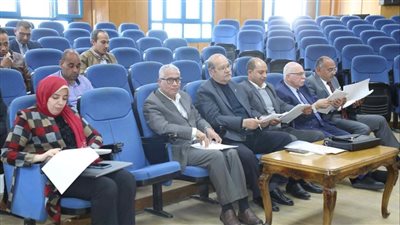 نائب محافظ المنيا يوجه بتقديم التسهيلات للمصانع لزيادة القدرة الإنتاجية وتوفير فرص عمل 