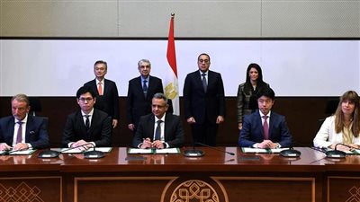 رئيس الوزراء يشهد توقيع اتفاقية الإغلاق المالي لمشروع إنشاء مزرعة رياح جديدة