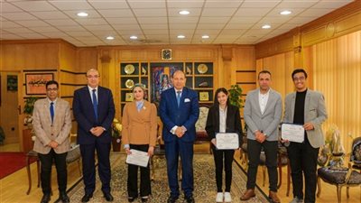 «خاطر» يكرم الفريق الممثل لمصر فى المسابقة الدولية لهواوي لتكنولوجيا المعلومات والاتصالات