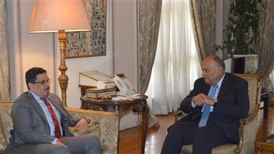 سامح شكري يستقبل وزير خارجية اليمن