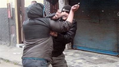 الخلافات الأسرية تنهي حياة شاب على يد شقيقه الطفل بطعنة سكين في المعصرة