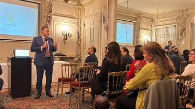 وزير السياحة والآثار يناقش سبل تعزيز التعاون لجذب السياحة من السوق الفرنسي